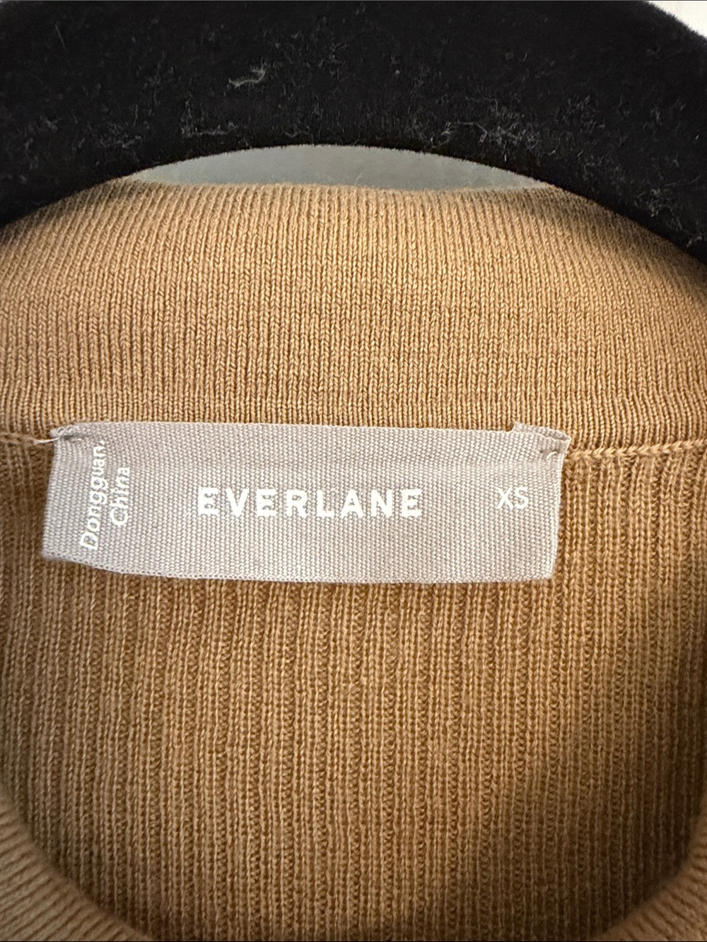 Everlane | The Italian Merino Rib Polo in Khaki - Picture 2 of 4